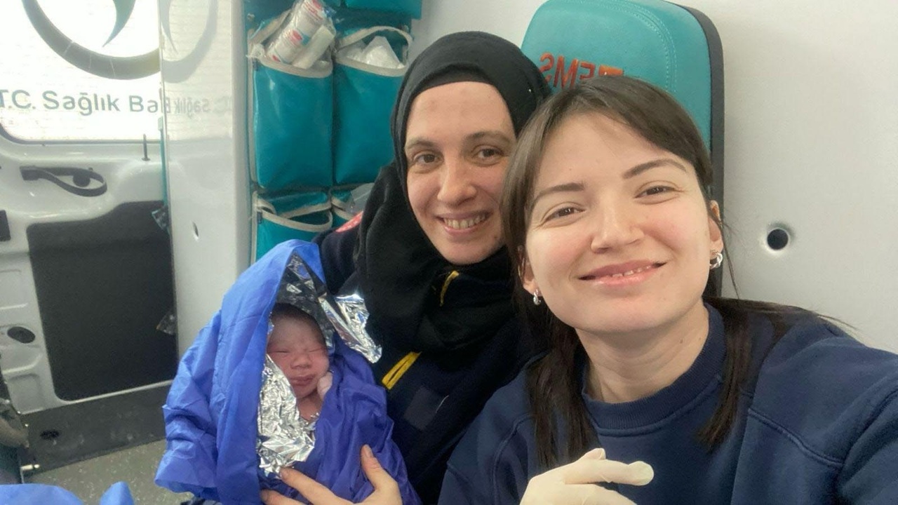 Ambulans İçinde Doğum Gerçekleşti