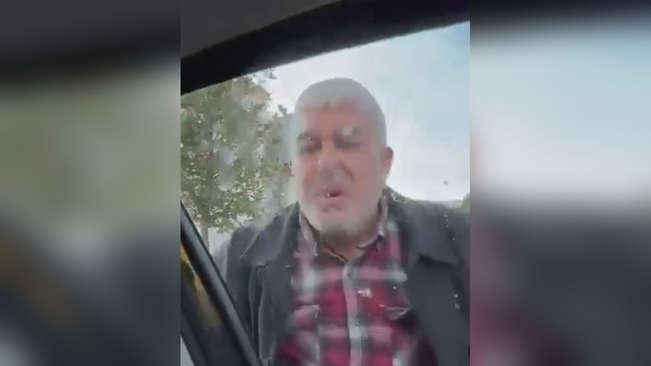 Başakşehir'de Minibüs Sürücüsü Cipin Önünü Kesti