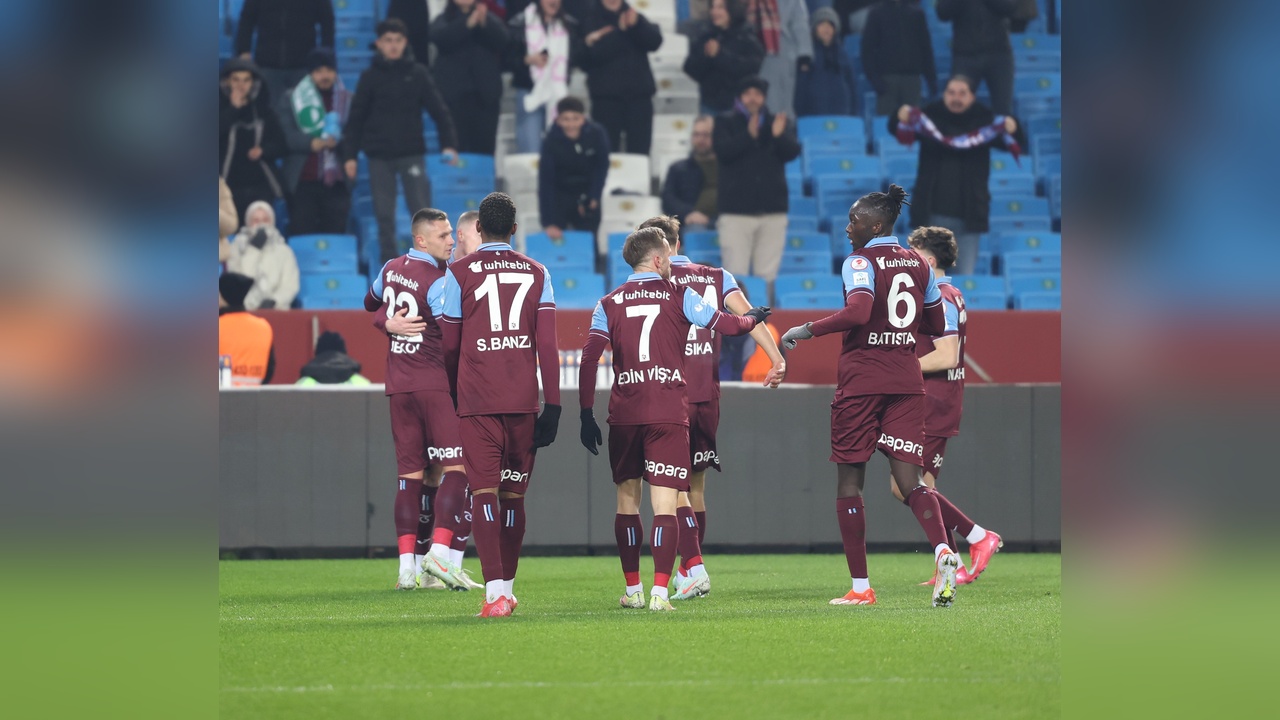 Trabzonspor, Çaykur Rizespor'u 5-2 Mağlup Etti