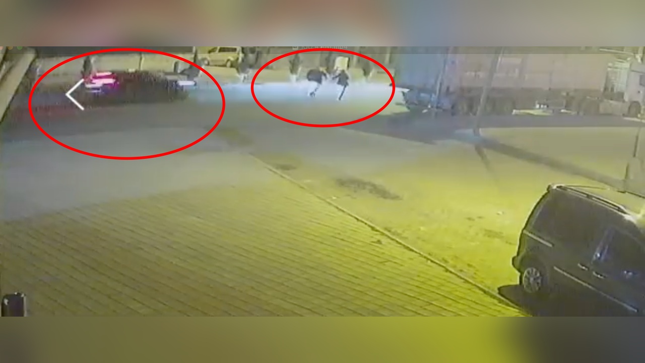Yaya Geçidinde Kaza: Otomobil Yayalara Çarptı