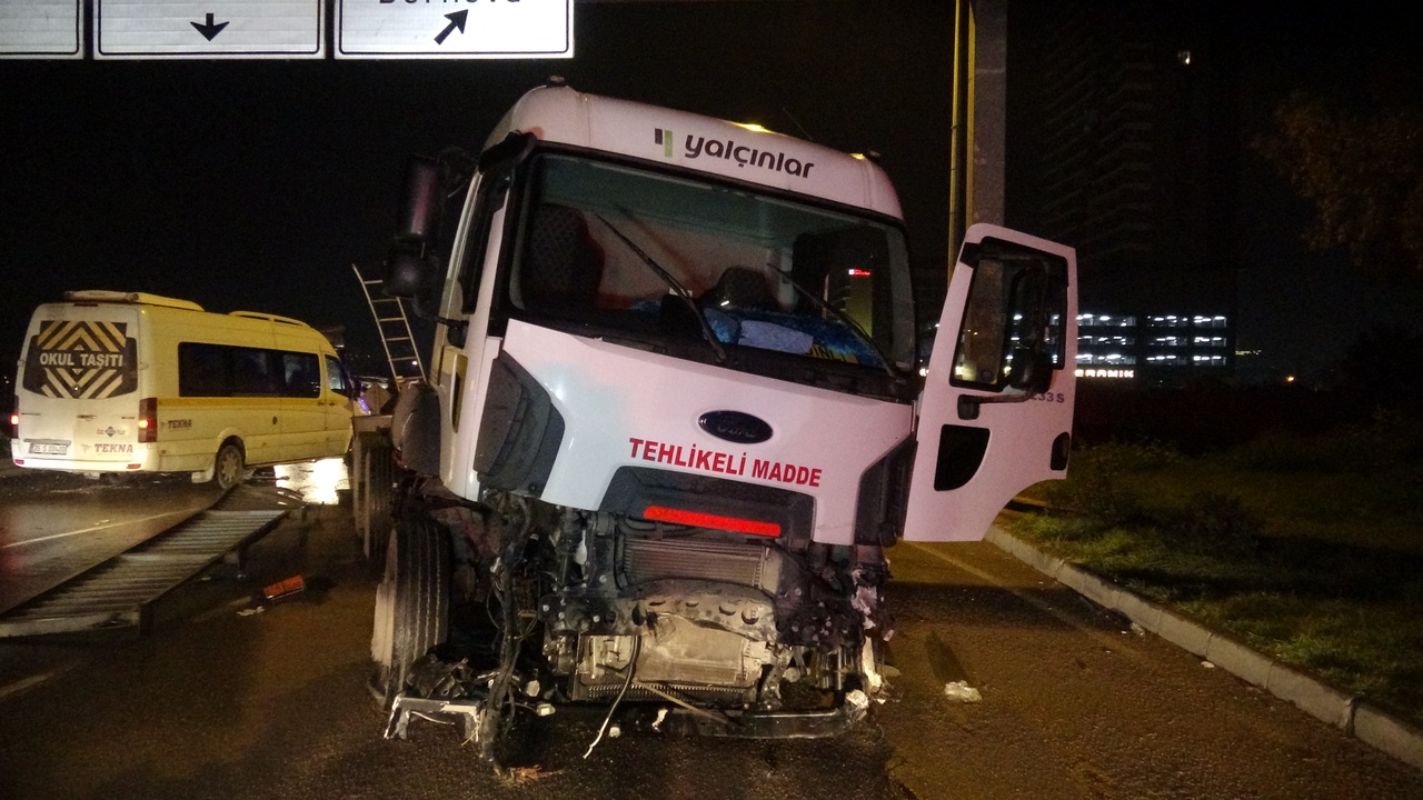 Tanker Taksiye Çarptı, Bir Kişi Yaralandı