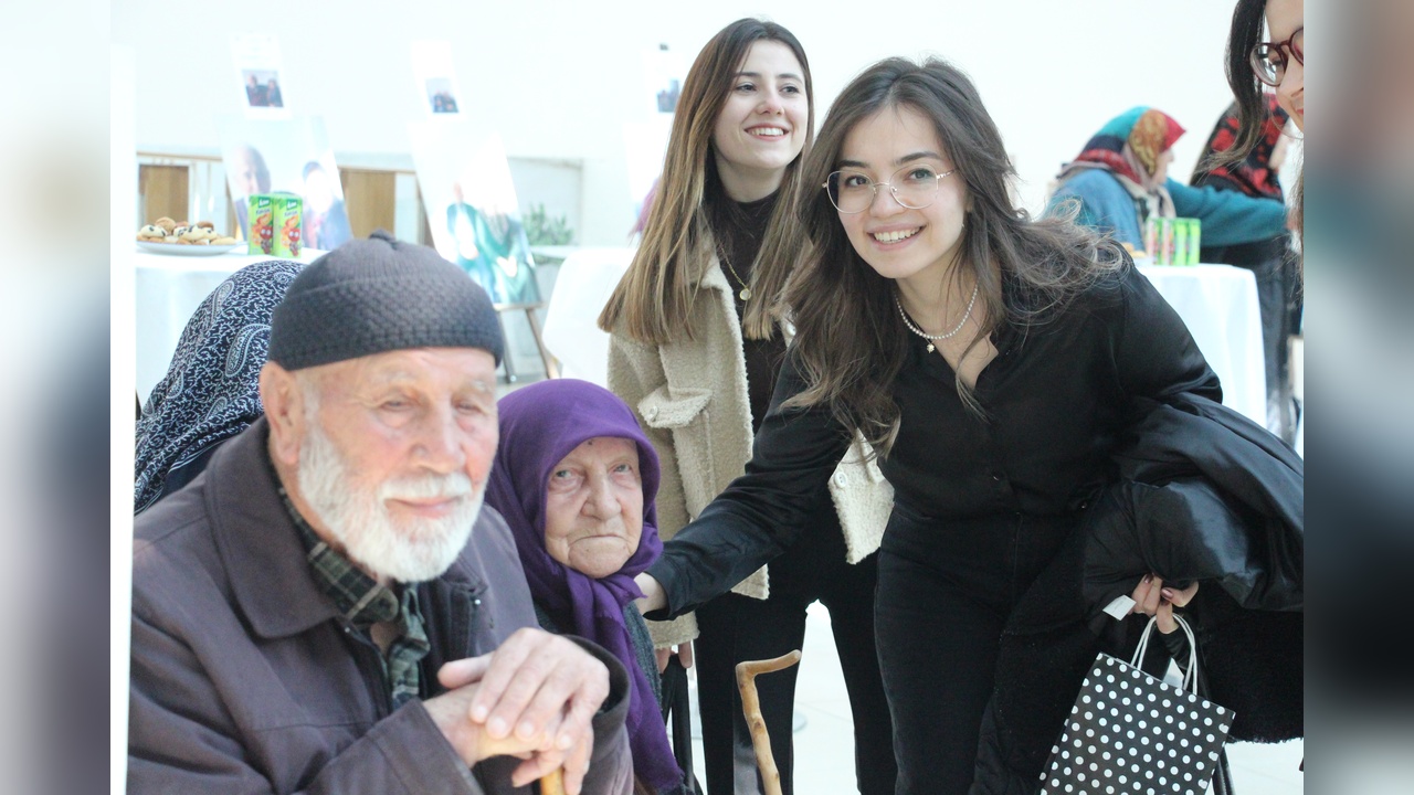 Evliliklerinin 50. Yılını Kutlayan Çiftler Sinema Etkinliğinde Bir Araya Geldi