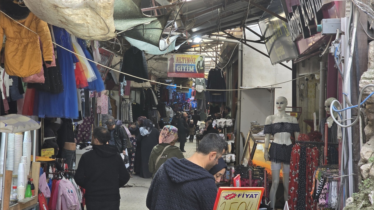 Ramazan Ayında Tarihi Uzun Çarşı'da Yoğunluk Artıyor