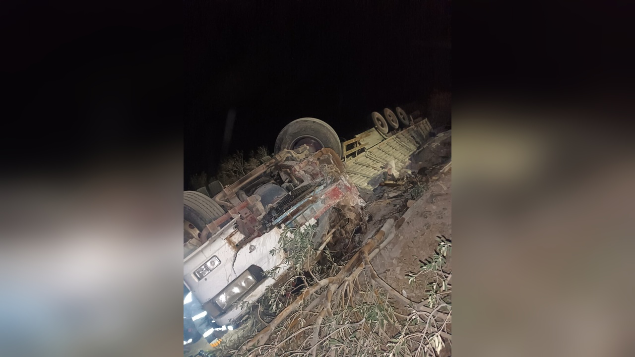 Mersin'de TIR Kazası: İki Kişi Hayatını Kaybetti