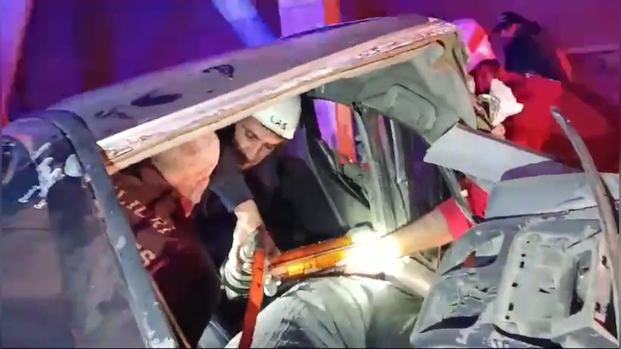 Otomobil Kazasında Sürücü Hayatını Kaybetti, Arkadaş Yaralı