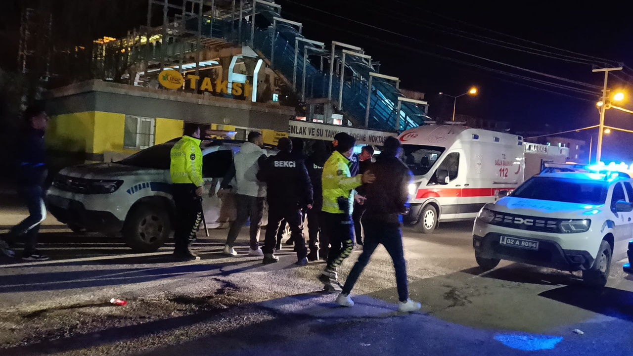 Adıyaman'da Bıçaklı Kavga Sonucu 4 Kişi Yaralandı, 10 Kişi Gözaltına Alındı