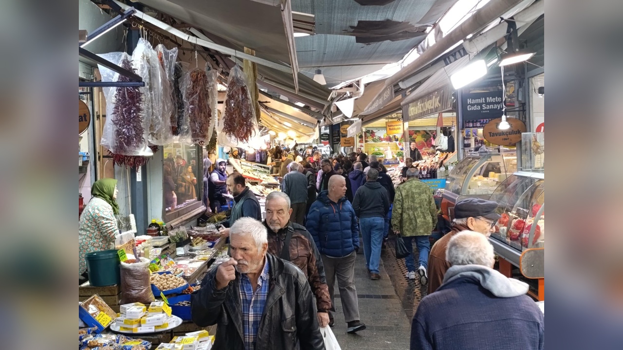 Kemeraltı Çarşısı'nda Ramazan Ayı Yoğunluğu Artıyor
