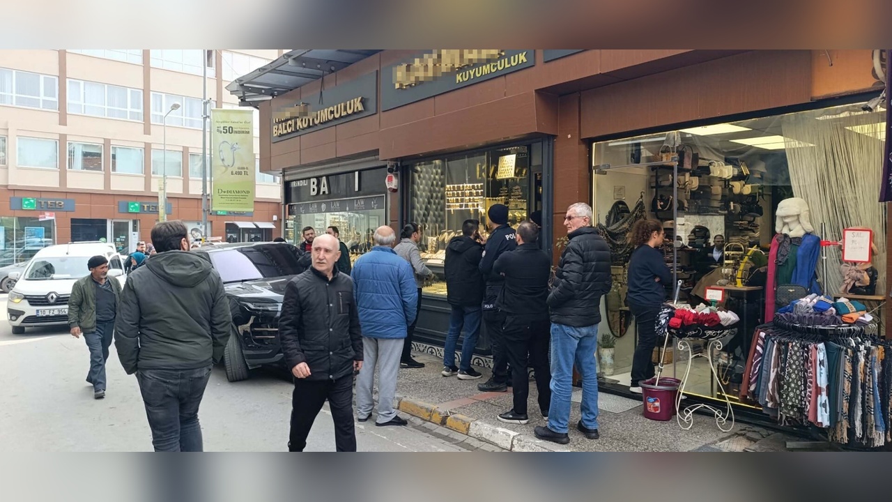 Balıkesir'de Kuyumcu Soygunu: Maskeli Saldırganlar Kaçtı