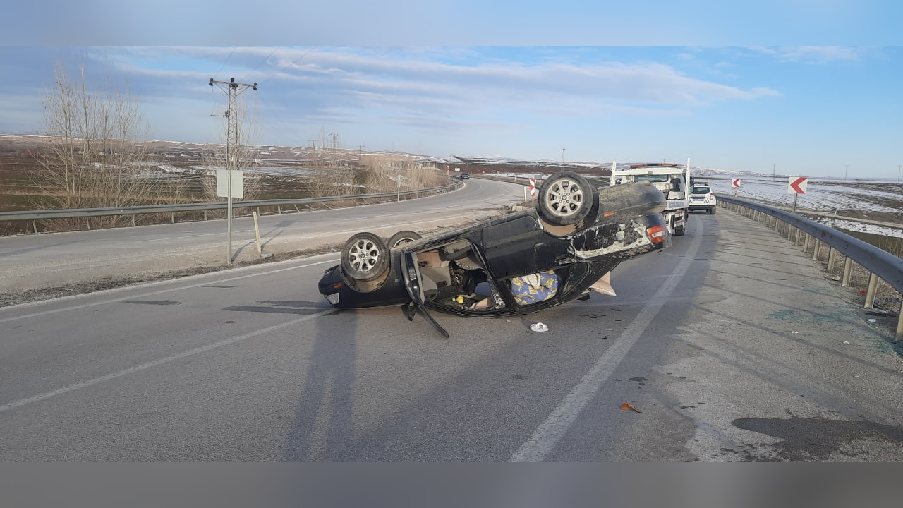 Otomobil Takla Attı, Üç Kişi Yaralandı