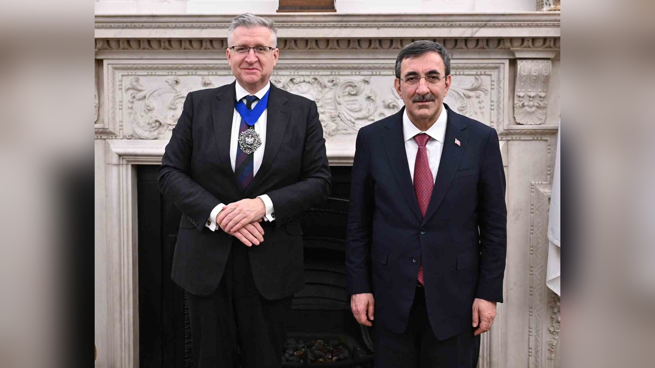 Yılmaz ve King, Londra'da Görüşme Gerçekleştirdi