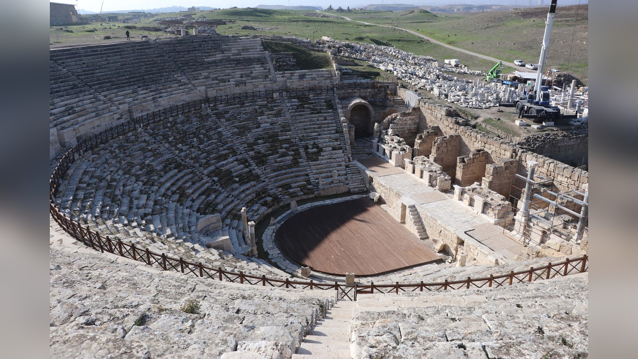 Laodikya Antik Tiyatrosu Yeniden Hayata Döndü