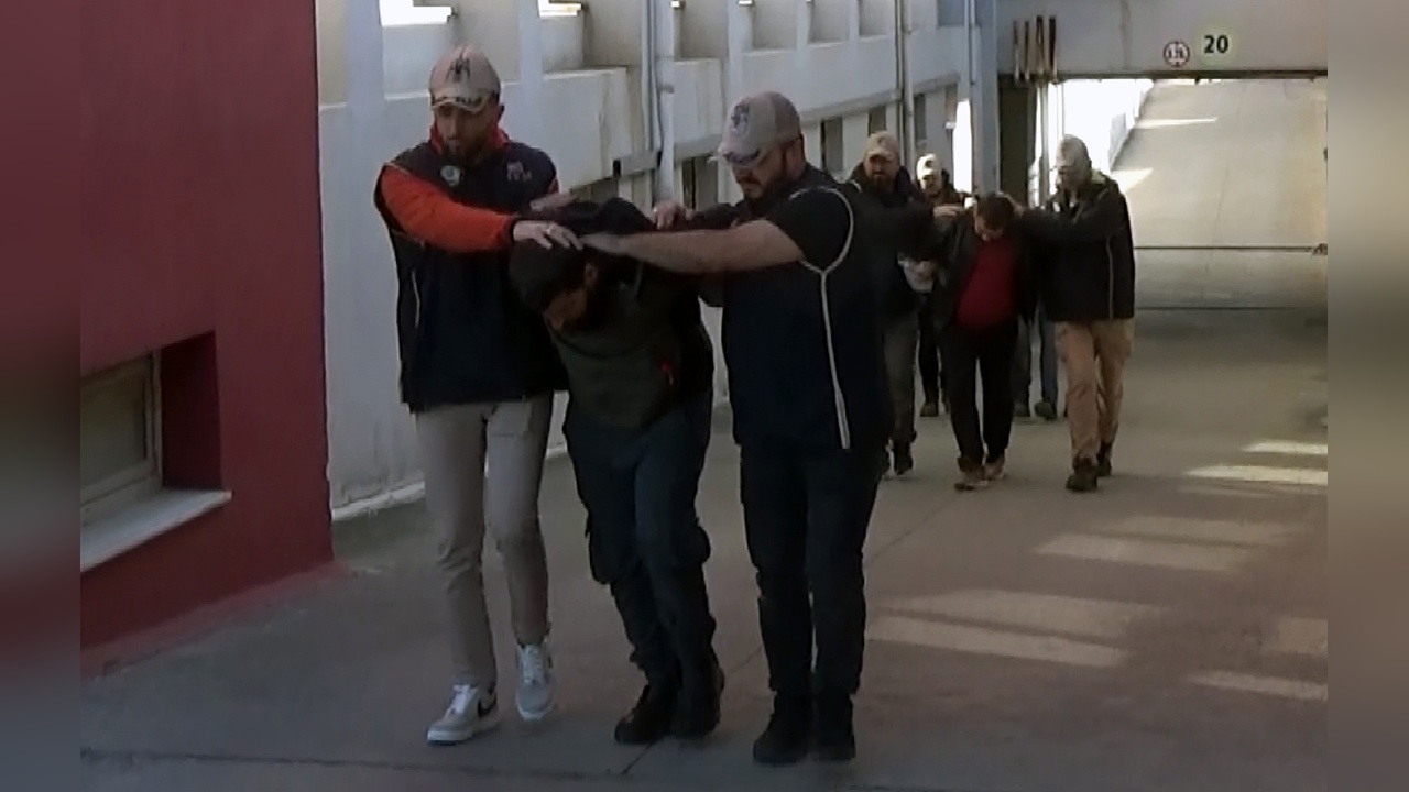 Adana'da DEAŞ'a Yönelik Operasyonda Üç Kişi Tutuklandı