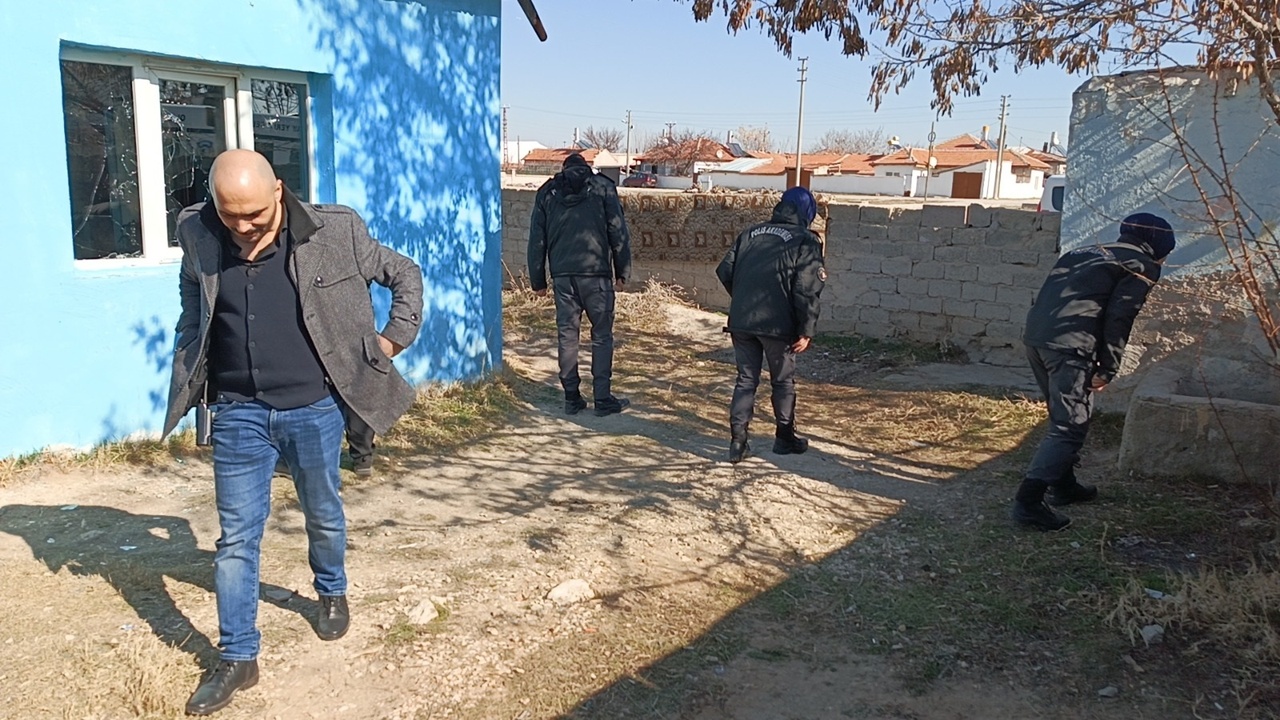 Evinde Saldırıya Uğrayan Kadın, Torunlarıyla Banyoya Saklandı