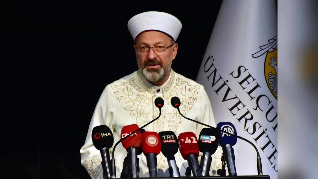 Diyanet İşleri Başkanı Erbaş'tan Uyarı: Aşırılıklara Dikkat Edin