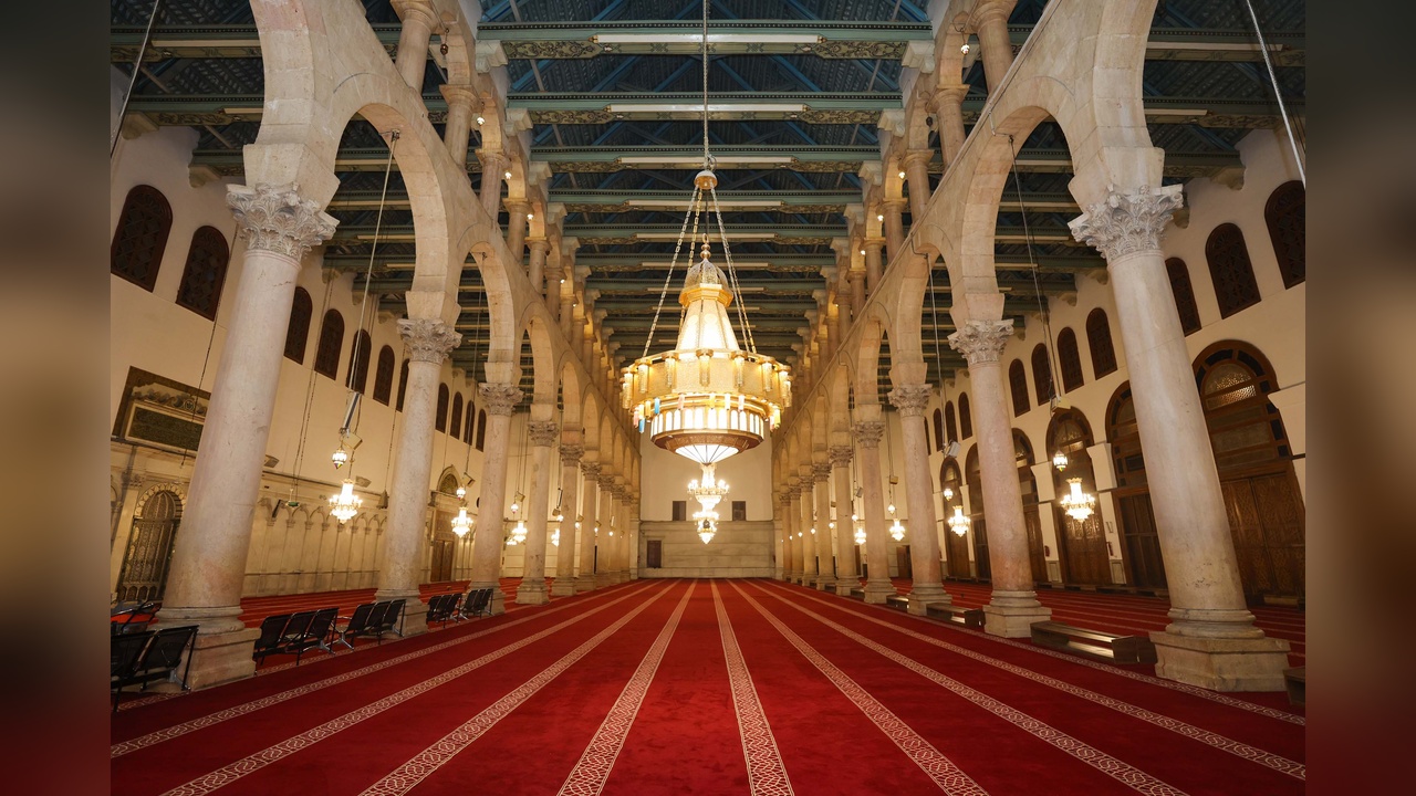 Emevi Camii'nde Halı Serim Töreni Gerçekleşti
