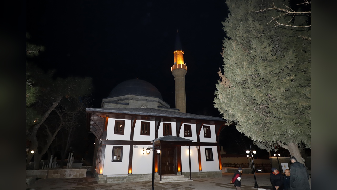 Keşan'daki 5 Asırlık Camide İlk Teravih Namazı