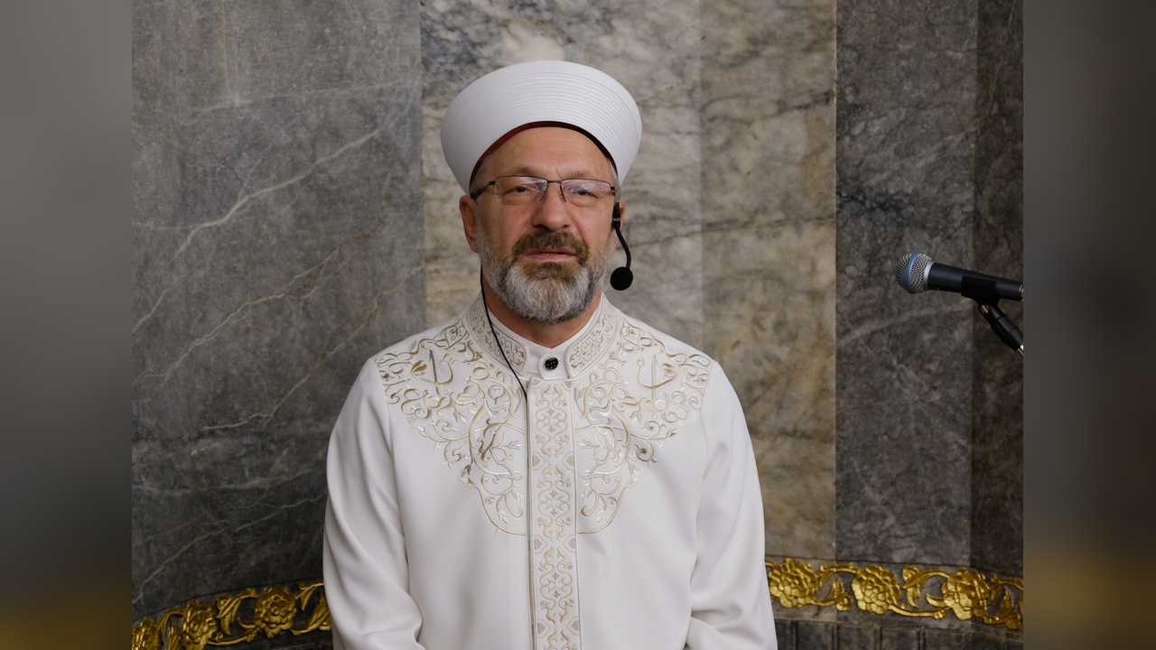 Diyanet İşleri Başkanı Erbaş'tan Uyarı: Aşırı Uçlara Dikkat Edin