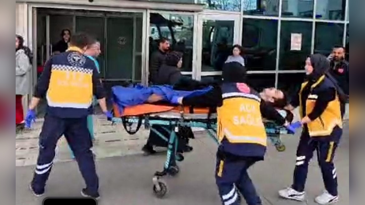 Evinde Bıçaklı Saldırı: İki Kişi Yaralandı