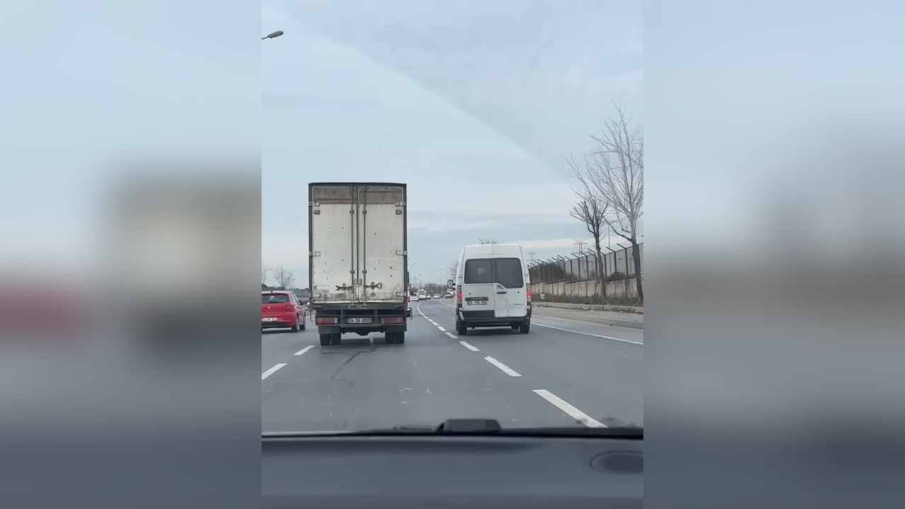 Sultangazi'de Yol Verme Tartışması Büyüdü