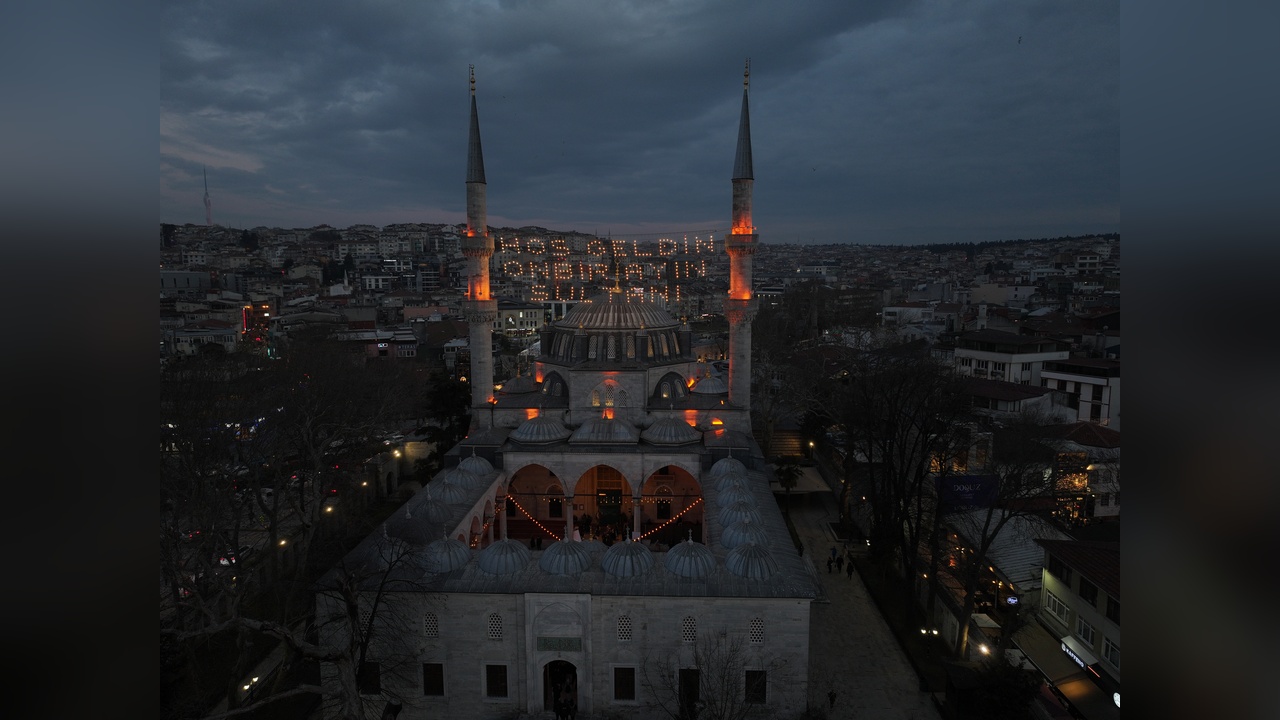 Üsküdar'da Çifte Ezan Geleneği Devam Ediyor