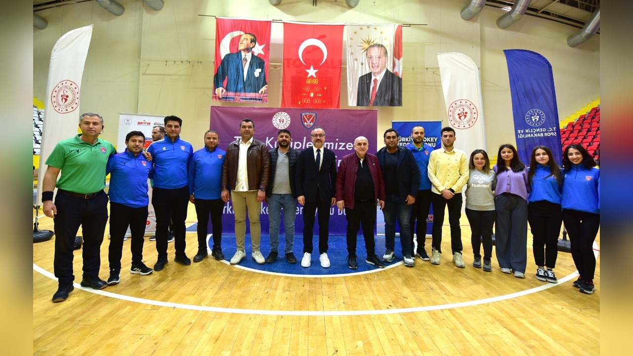 Osmaniye'de Erkekler Salon Hokeyi 1'inci Lig Etabı Tamamlandı