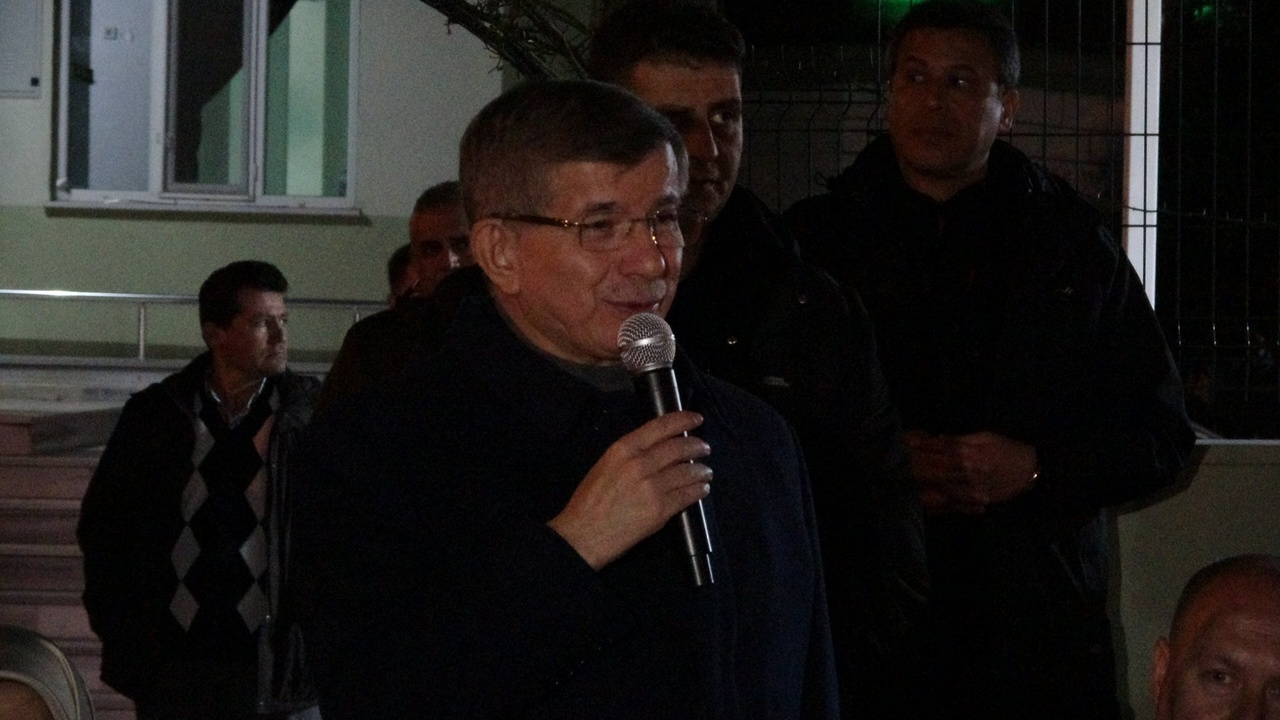 Davutoğlu'ndan Kadir Gecesi Açıklaması: Mescid-i Aksa Mahsun Olacak