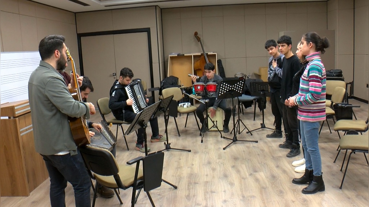 'Bizim Orkestra' Uluslararası Arenada Yükseliyor