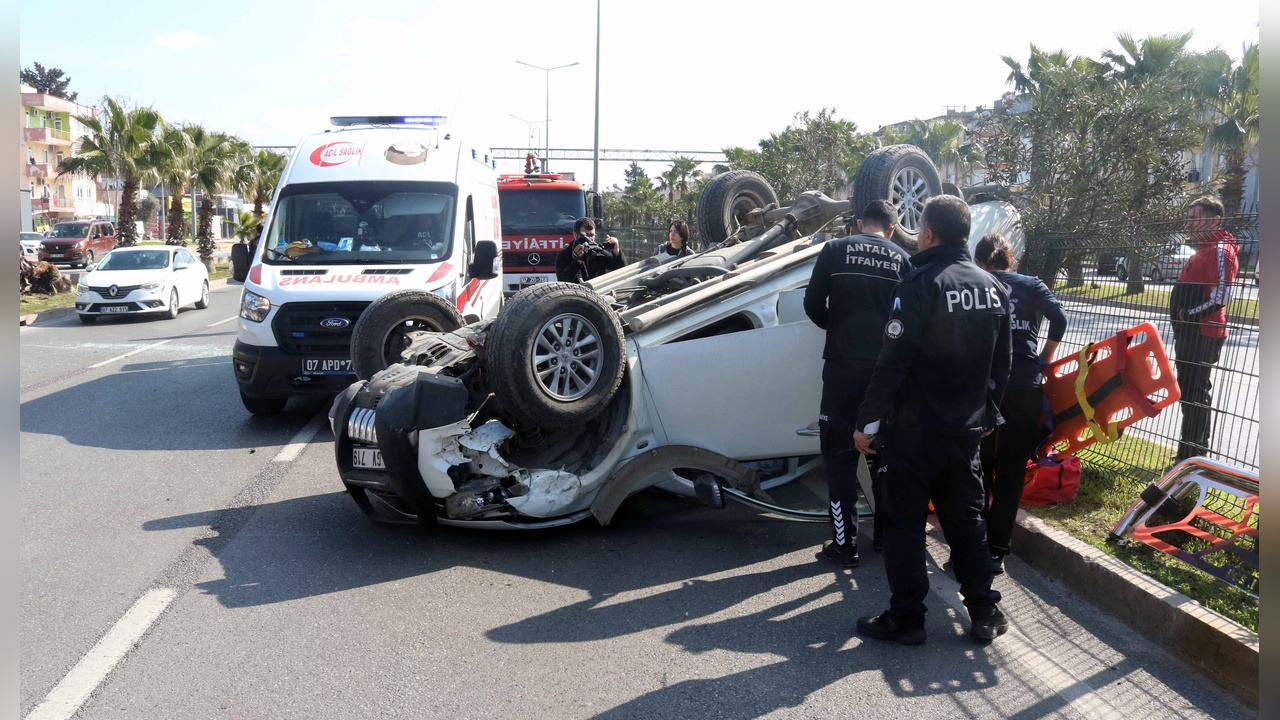 Takla Atan Araçta Sürücü Yaralandı