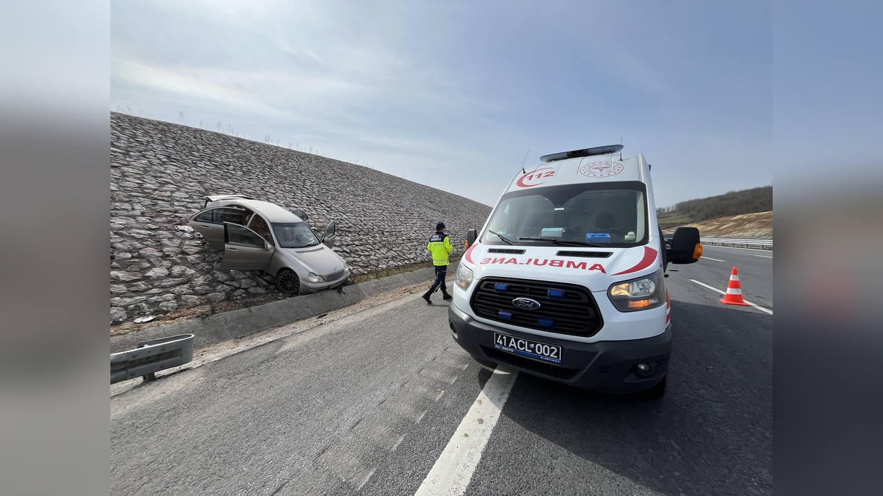 Minibüs Kazasında İki Kişi Yaralandı