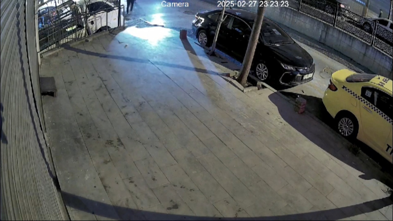 Esenyurt'ta Motokuryeye Otomobil Çarpması: Bir Yaralı