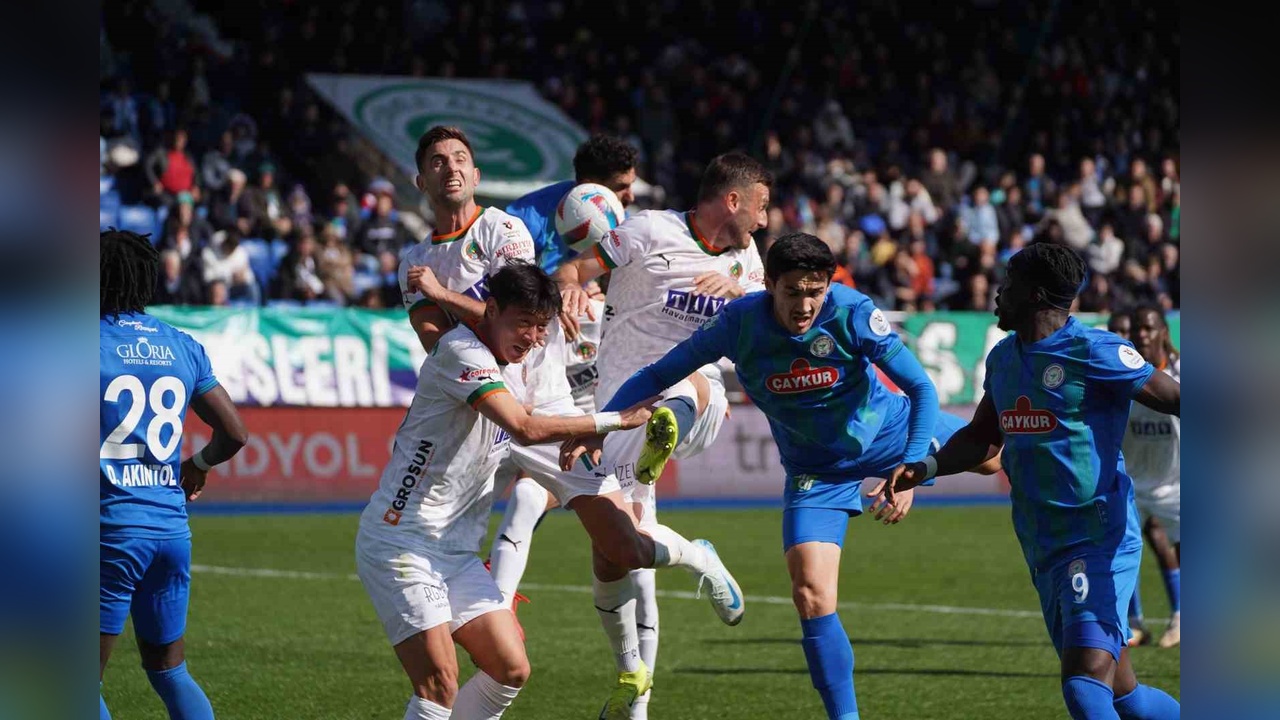 Çaykur Rizespor ve Alanyaspor İlk Yarıda Beraberlikte Kaldı