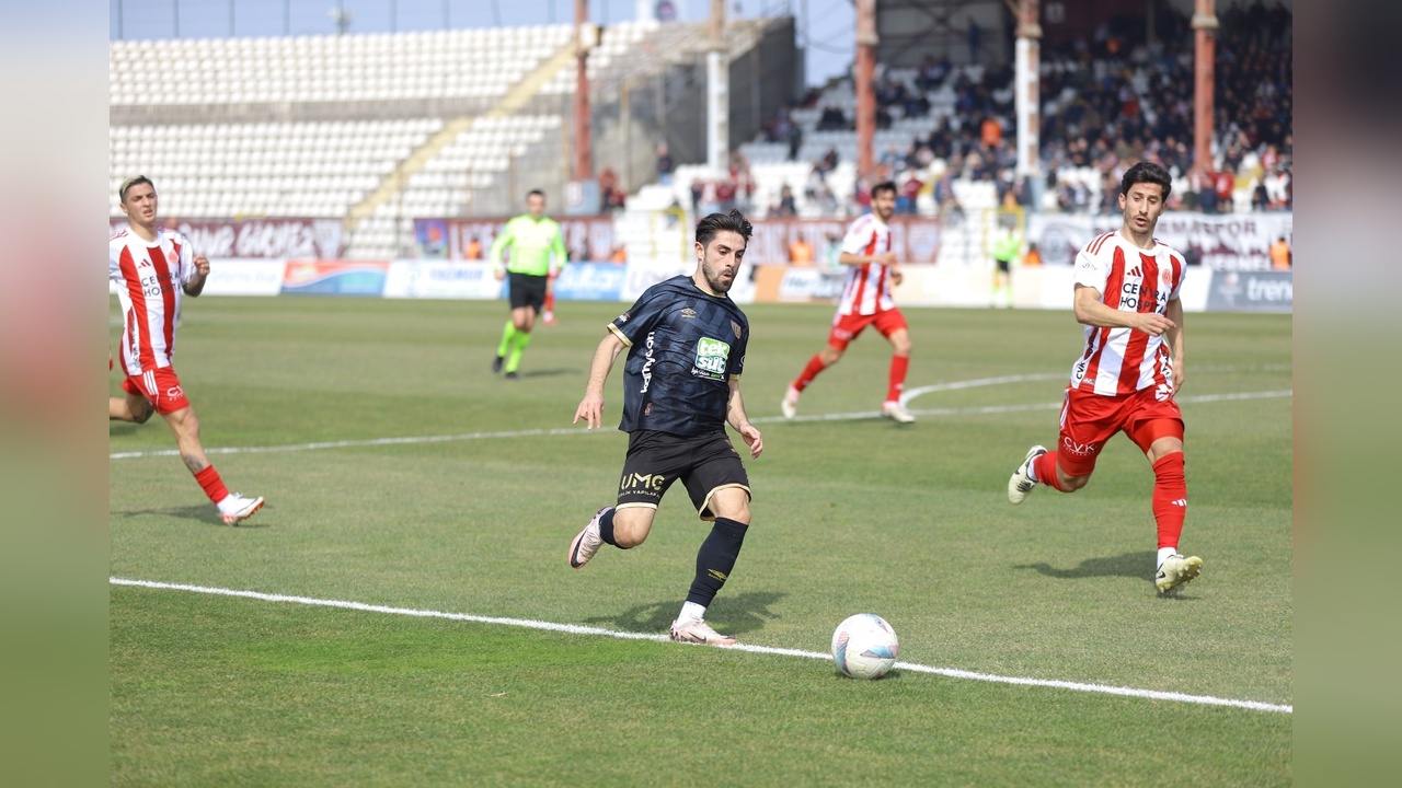 Bandırmaspor, Ümraniyespor'u 2-0 Mağlup Etti