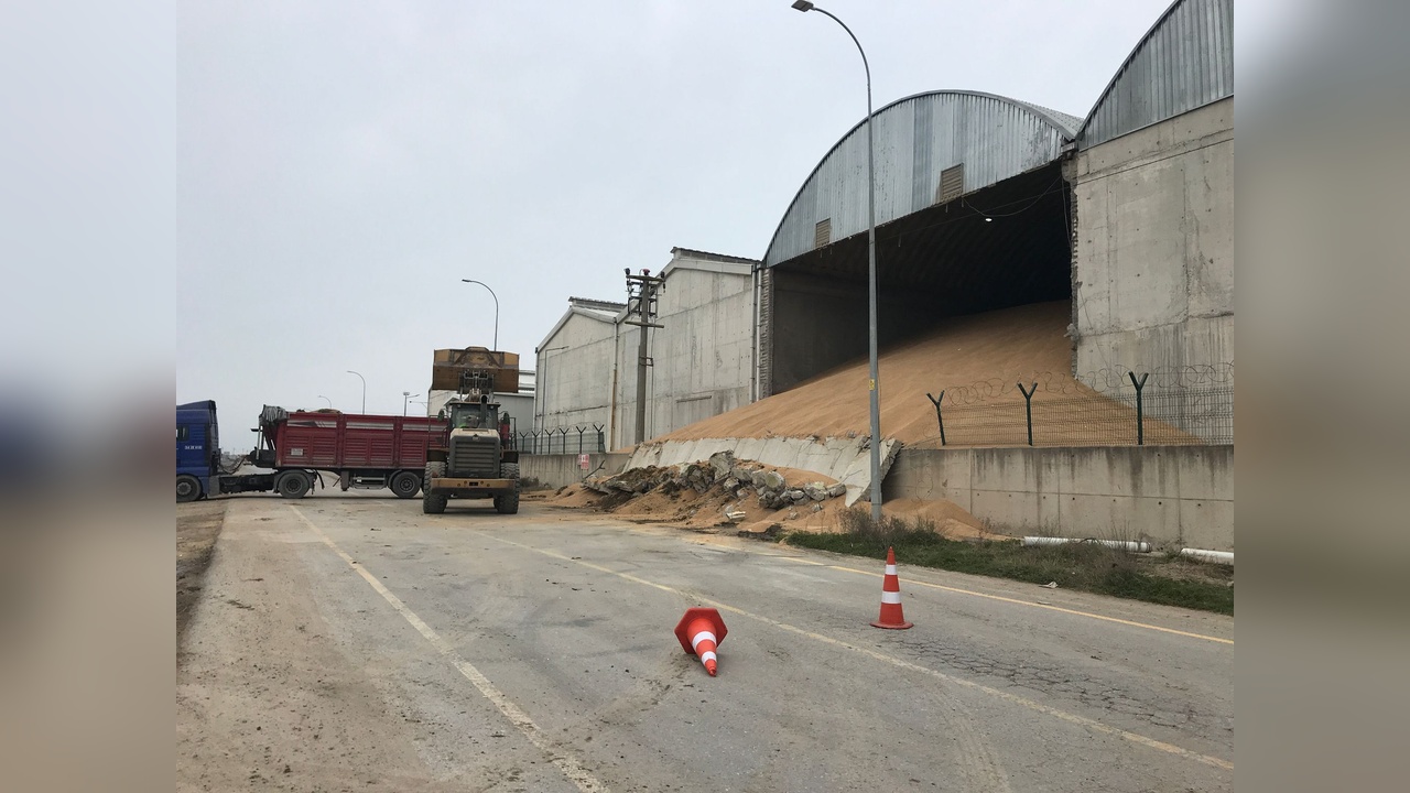 Tahıl Ambarında Çökme Olayı Yaşandı