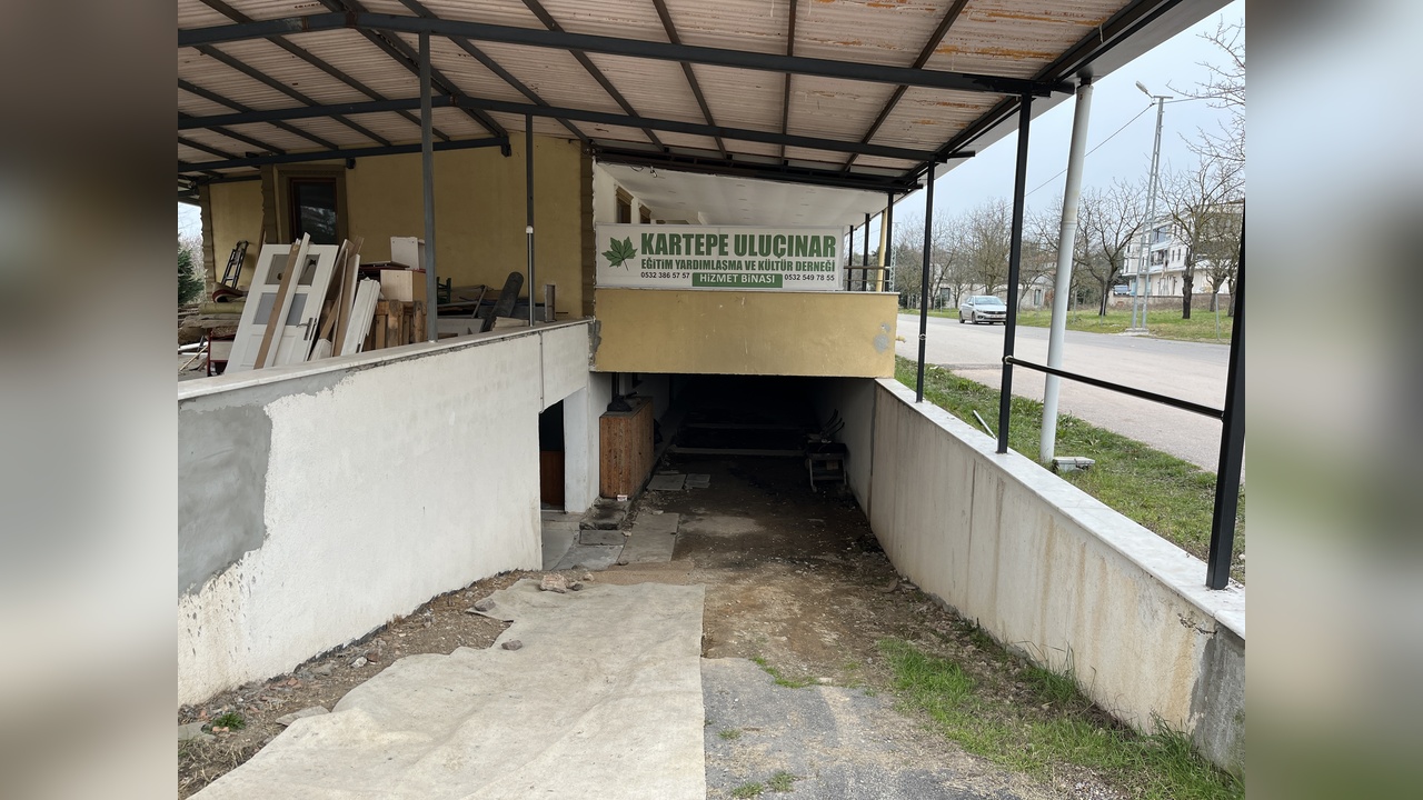 Hastaneye giderken kaza geçiren hamile kadın hayatını kaybetti