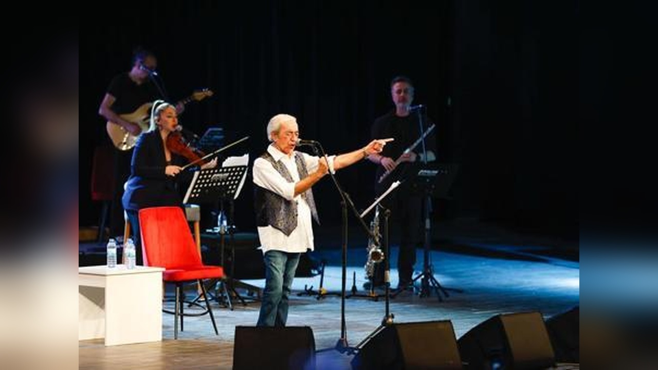 Ünlü Sanatçı Edip Akbayram Hayatını Kaybetti