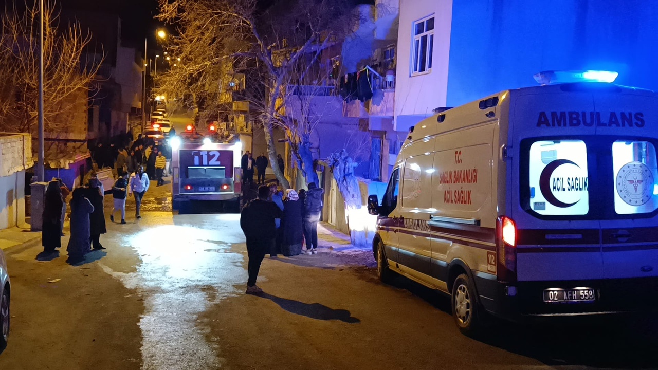 Adıyaman'da Yangın: 10 Kişi Dumandan Etkilendi