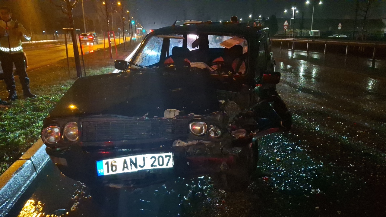Kaygan Yolda Kaza: 5 Yaralı