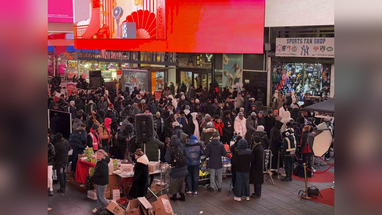 New York'ta Teravih Namazı Coşkusu: Filistin'e Destek Gösterisi