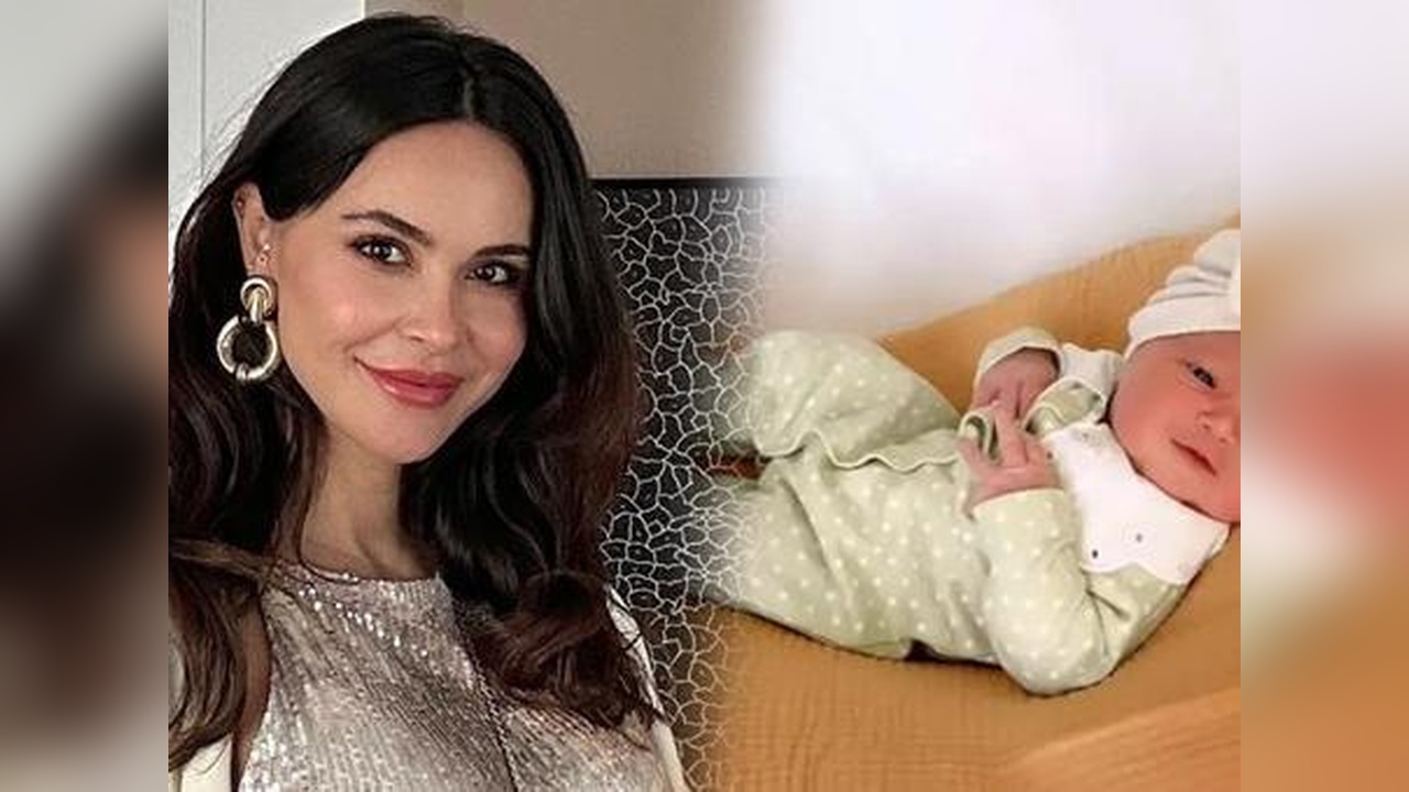 Zeynep Sever Demirel, Üçüncü Çocuğuyla Poz Verdi