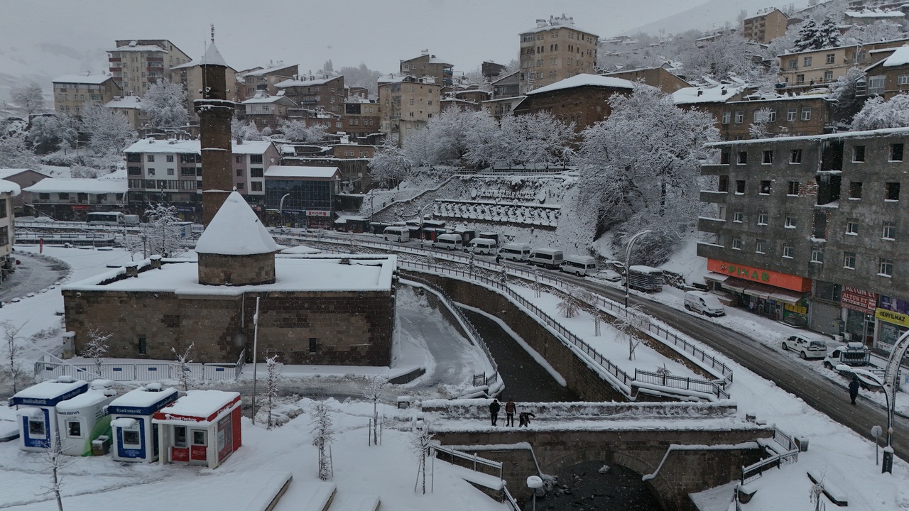 Bitlis'in Tarihi Dokusu Kar Altında Görüntülendi