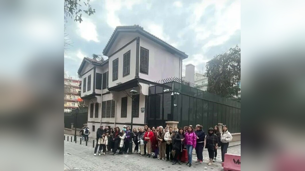 Çanakkale'de Tur Otobüsü Kazası: 37 Kişi Yaralandı