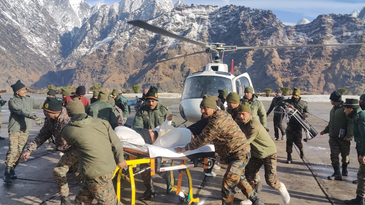 Hindistan'da Çığ Felaketi: 46 İşçi Kurtarıldı, 8 Kişi Hayatını Kaybetti