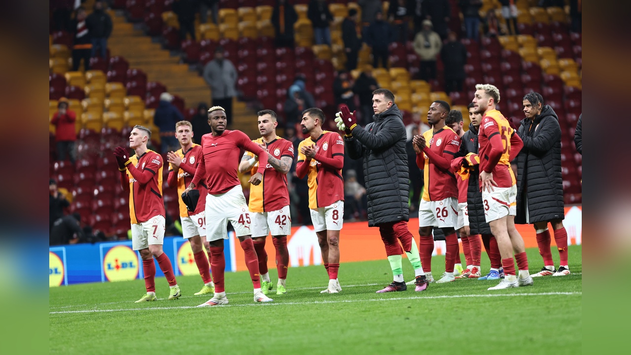 Galatasaray, Yenilgisiz Liderliğini Sürdürüyor