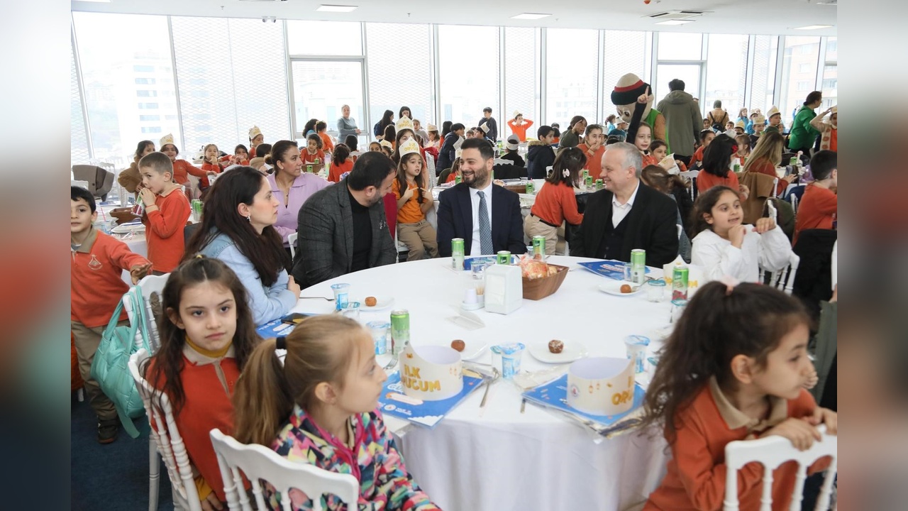 Kağıthane'de Çocuklar İçin Tekne İftarı Düzenlendi