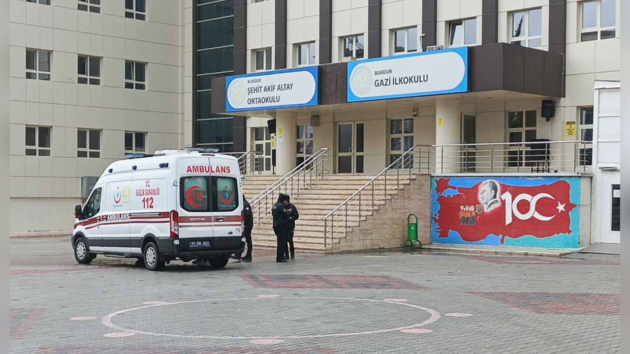Dört Öğrenci Noodle Zehirlenmesi Şüphesiyle Hastaneye Kaldırıldı