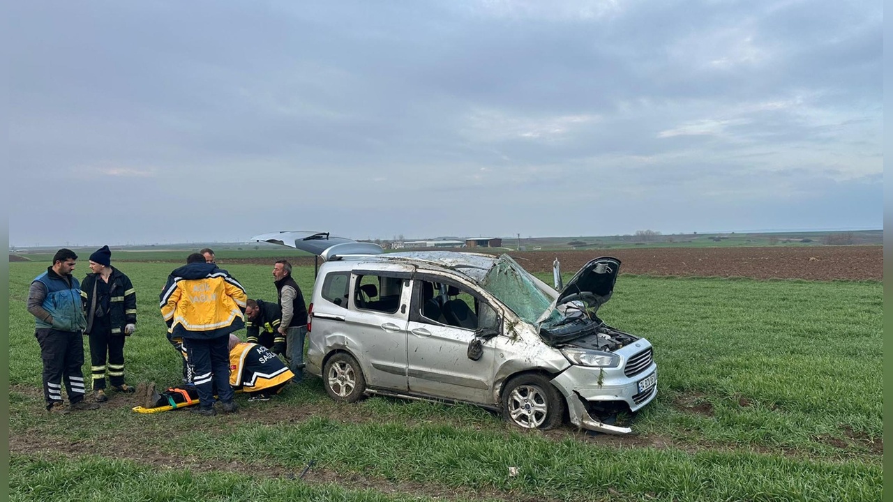 Hafif Ticari Araç Takla Attı: 4 Yaralı
