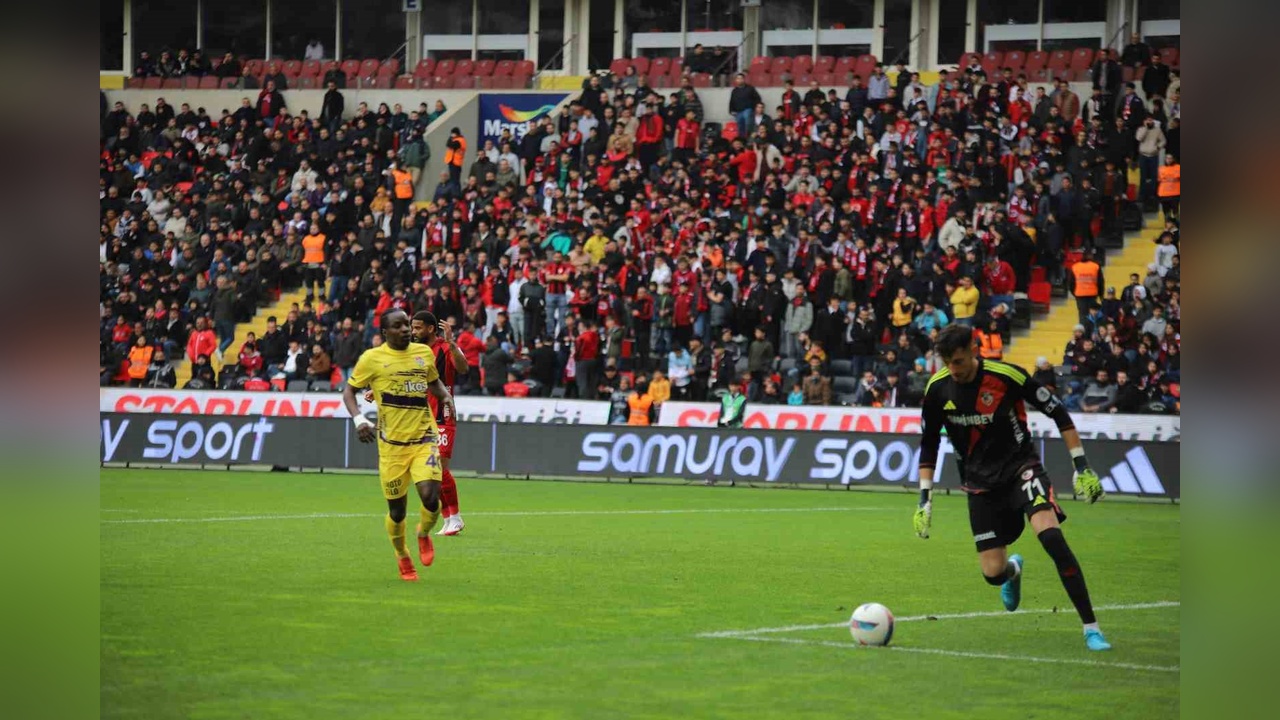 Gaziantep FK ve Eyüpspor İlk Yarıda Beraberlikte Kaldı