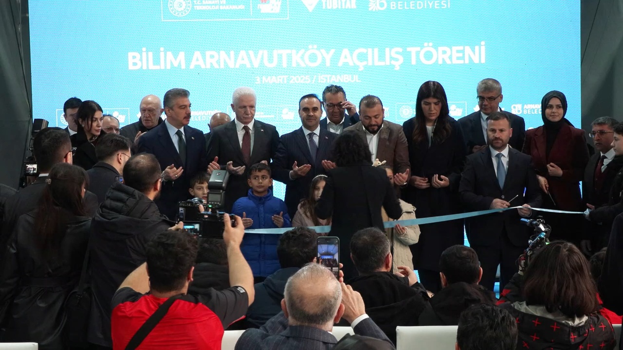 Bakan Kacır, İstanbul ve KKTC'de Gençlik Festivalleri Düzenleneceğini Açıkladı