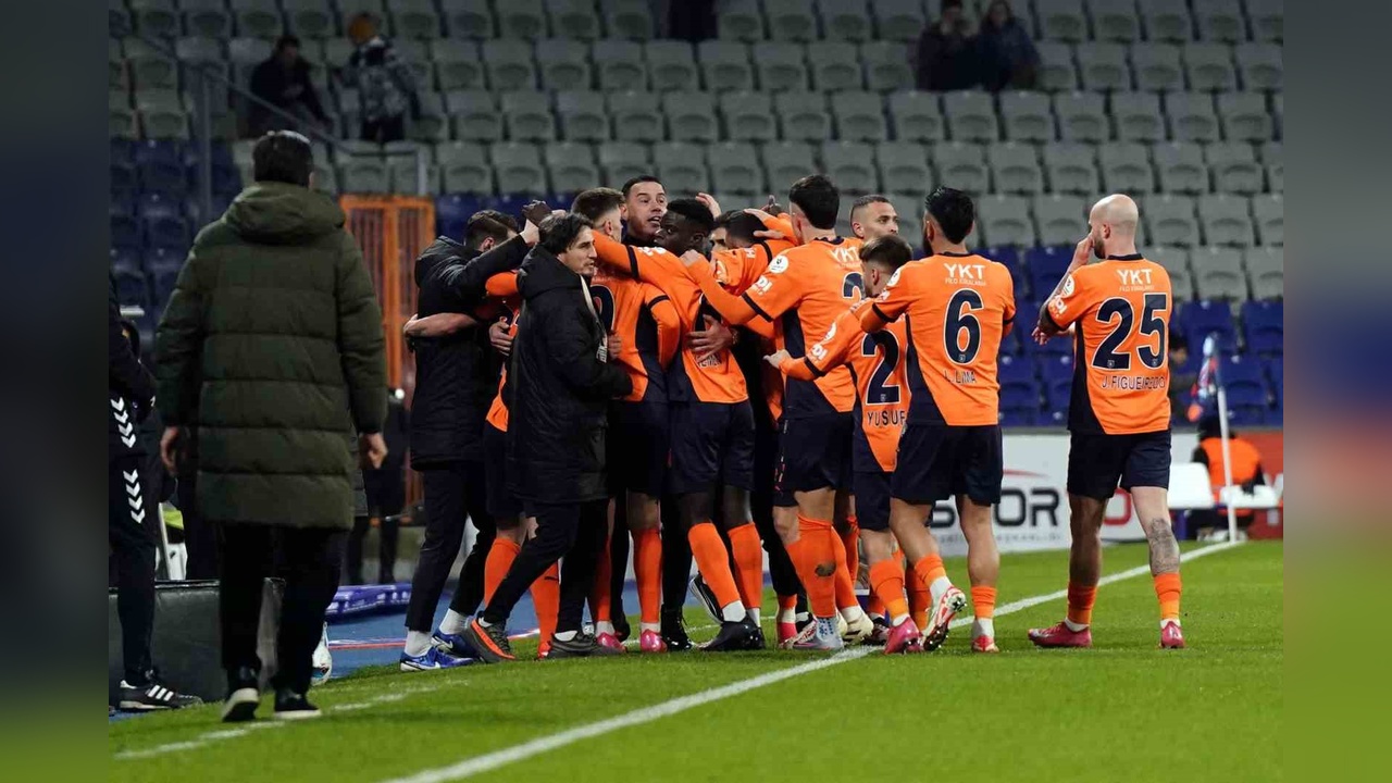 Başakşehir, Sivasspor'u İlk Yarıda Geçti