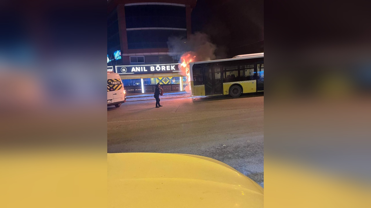 Büyükçekmece'de İETT Otobüsü Yangın Çıkardı